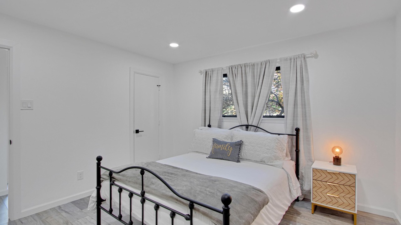 Photo of Bedroom in Far North Dallas
