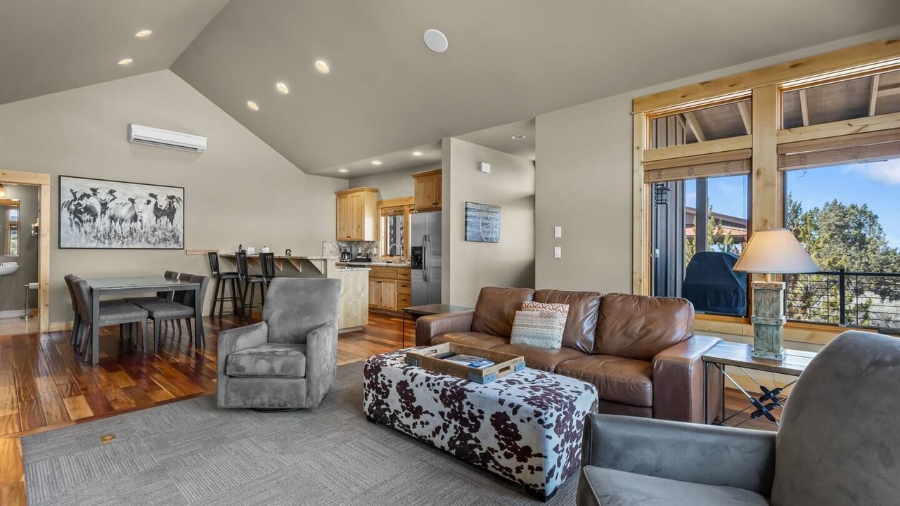 Photo of Livingroom in Powell Butte