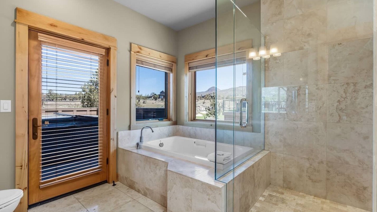 Photo of Bathroom in Powell Butte