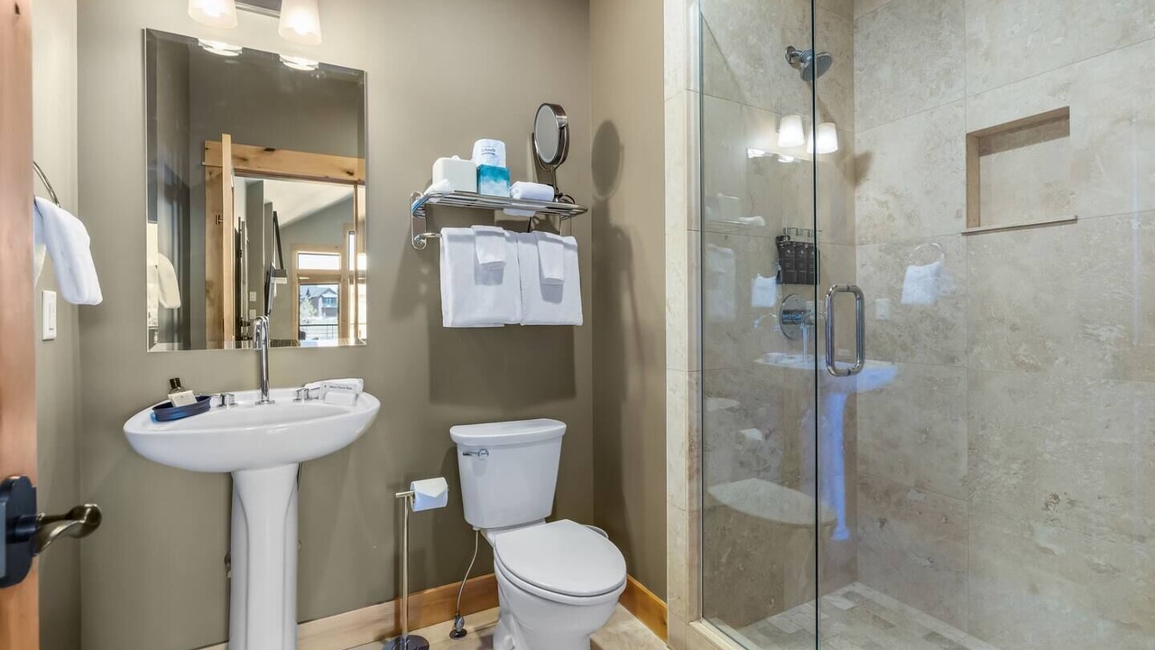 Photo of Bathroom in Powell Butte