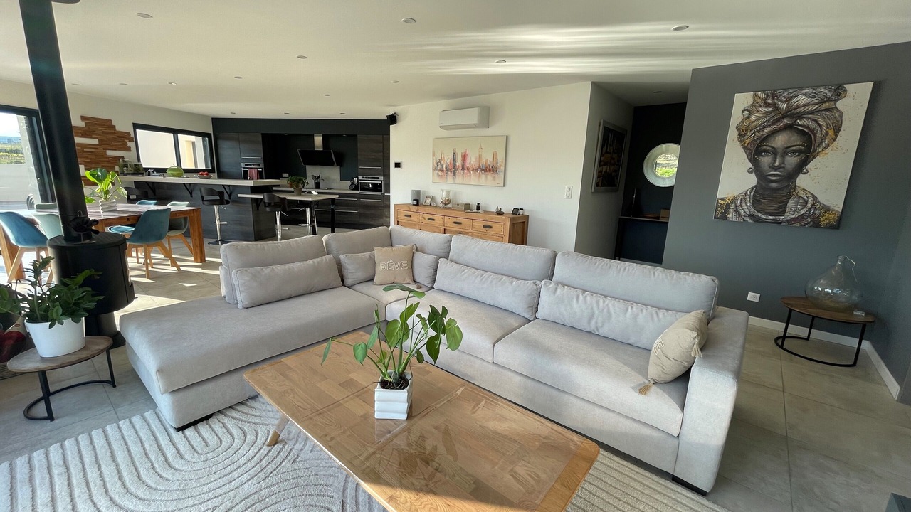 Photo of Livingroom in Saint-Julien-de-Peyrolas