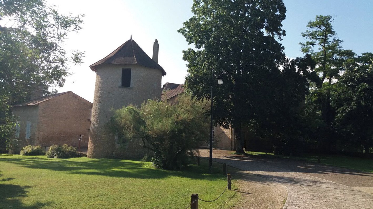 Photo of Others in Ayron