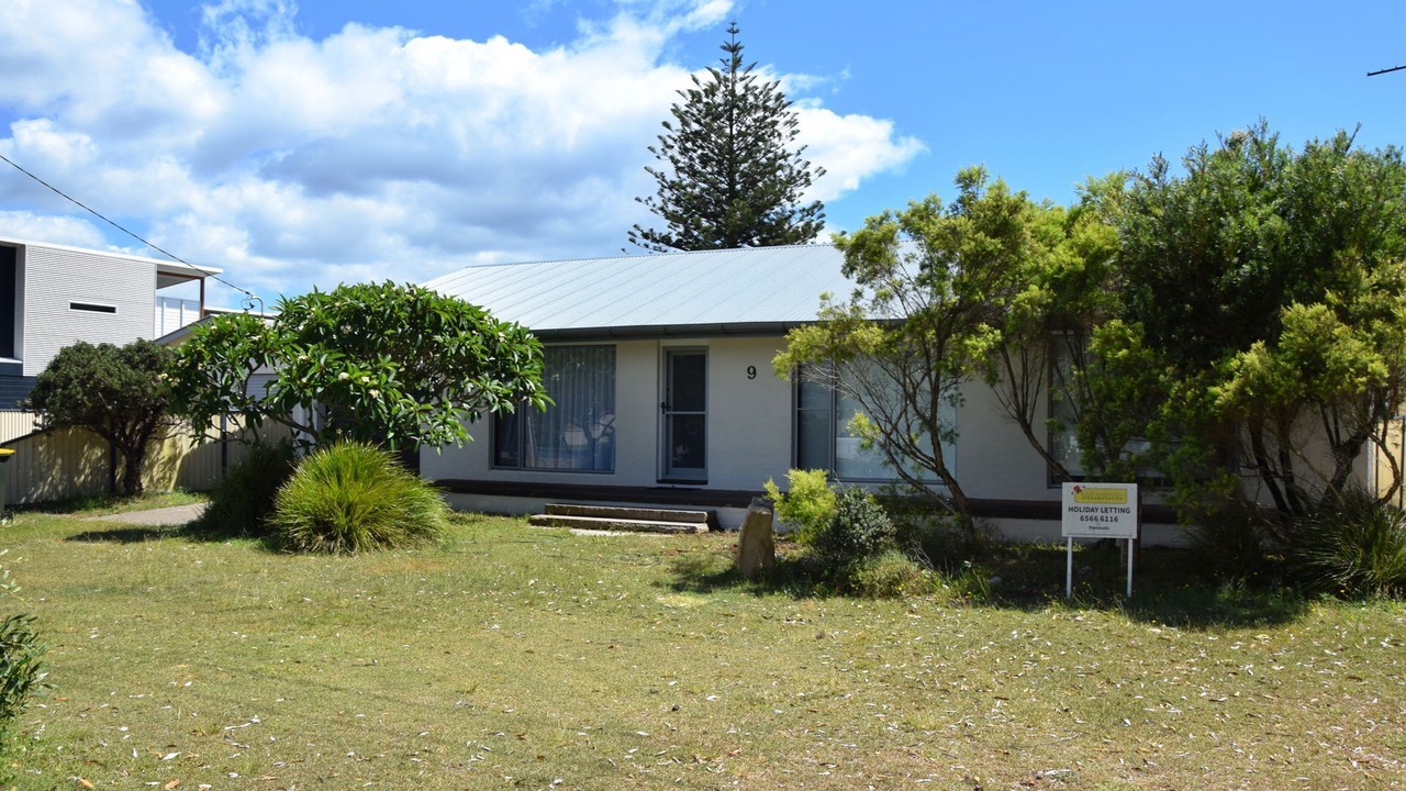 Photo of Others in Hat Head