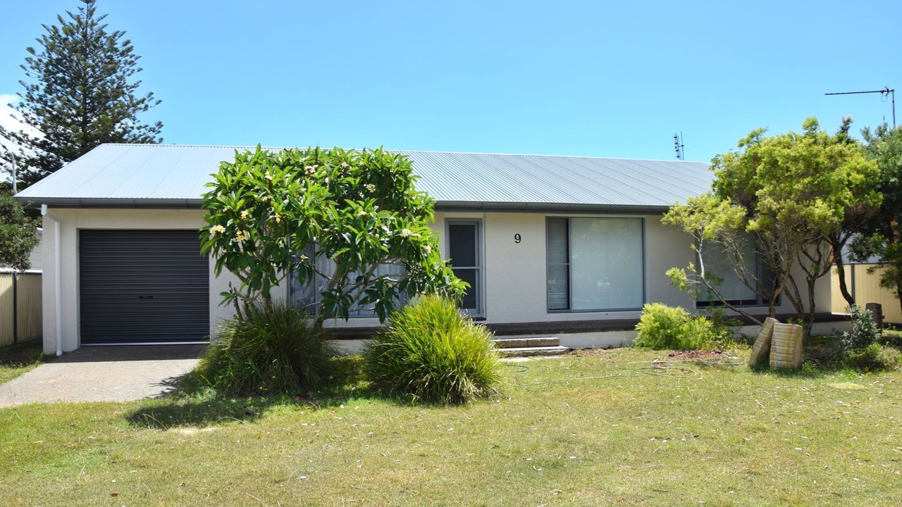 Photo of Others in Hat Head