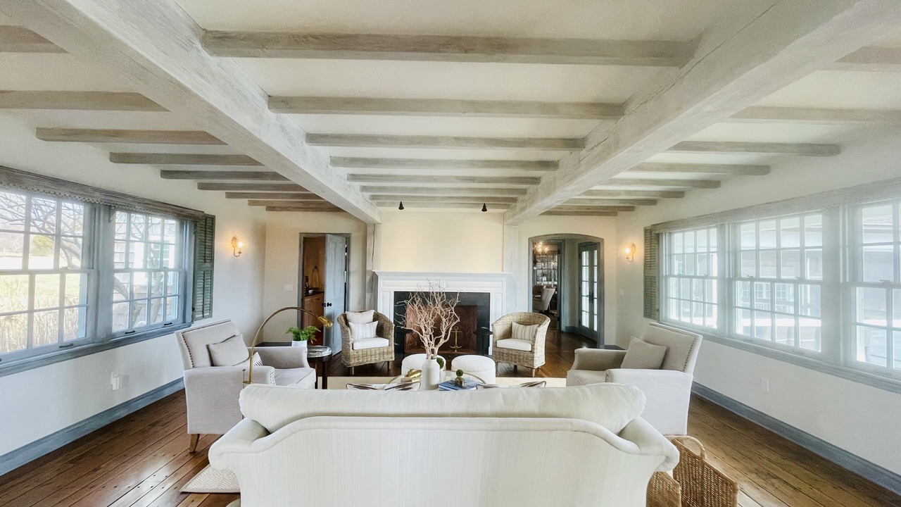 Photo of Livingroom in Narragansett