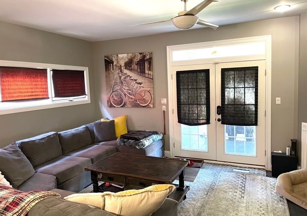 Photo of Livingroom in Lake Meadows