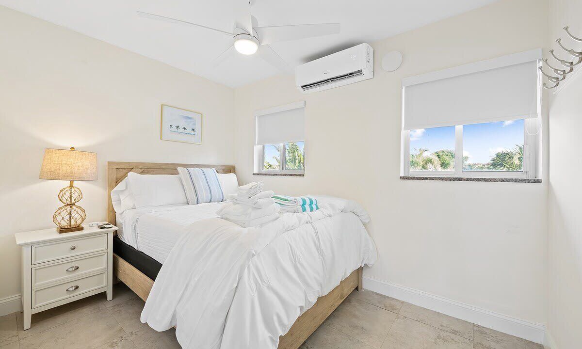 Photo of Bedroom in Lauderdale-by-the-Sea
