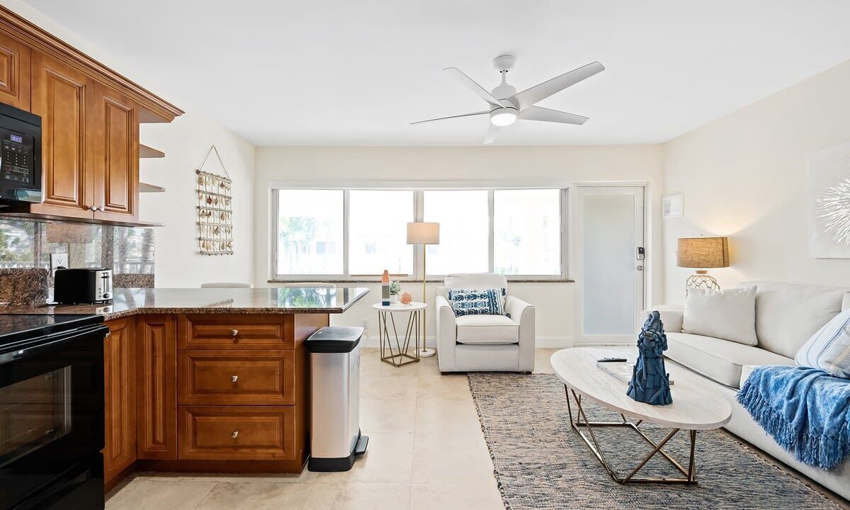 Photo of Livingroom in Lauderdale-by-the-Sea