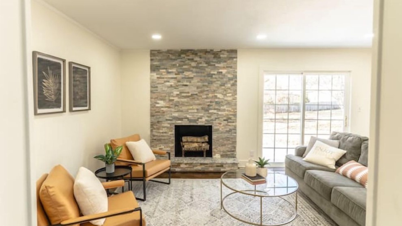 Photo of Livingroom in Prairie Village