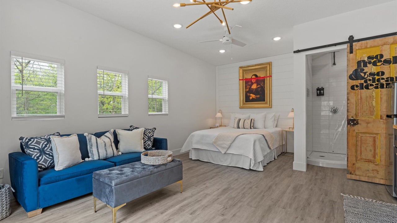 Photo of Bedroom in Linn Valley