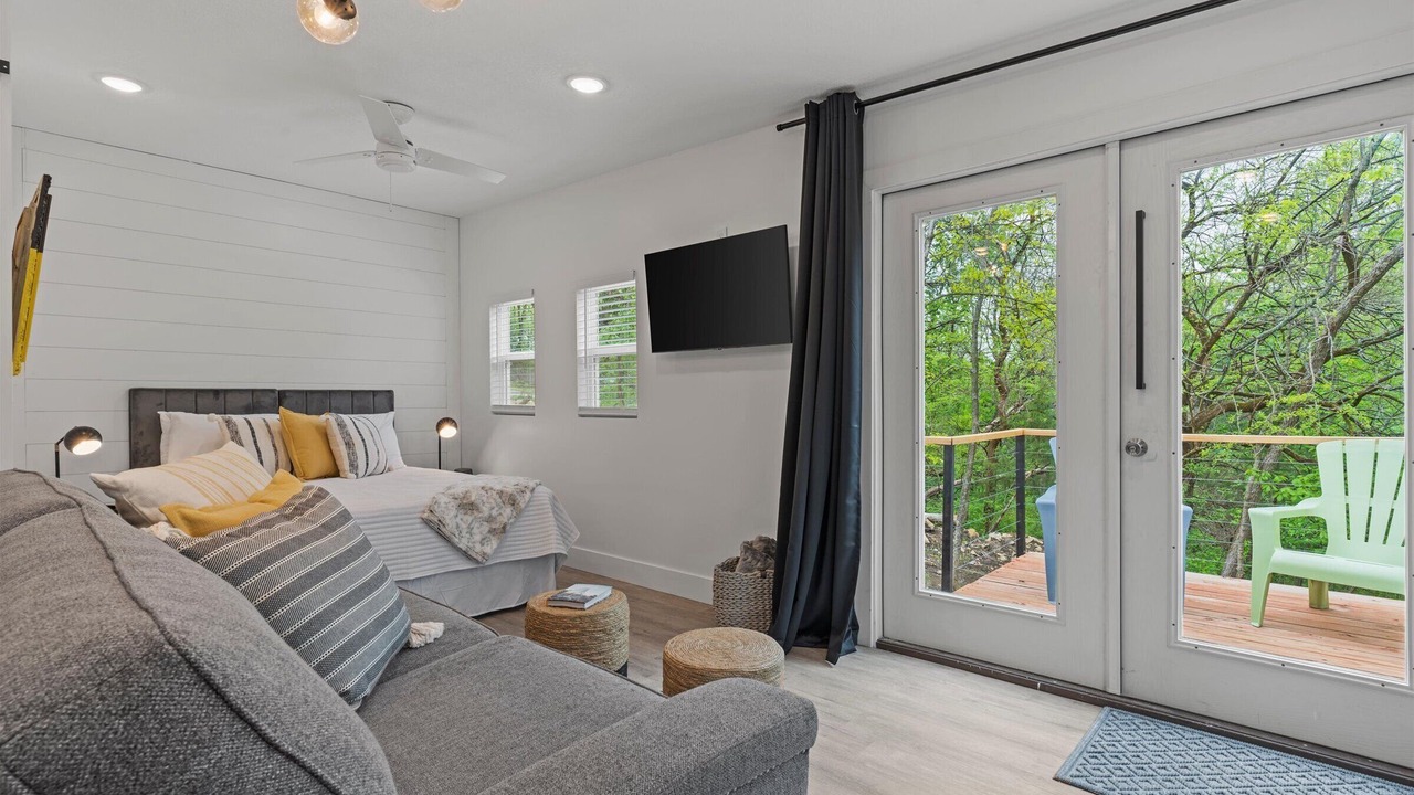 Photo of Bedroom in Linn Valley