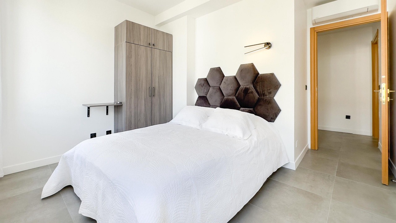 Photo of Bedroom in California - Pezou
