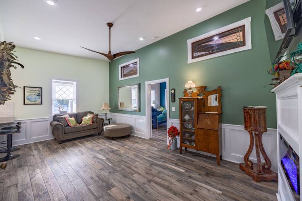 Photo of Livingroom in Thornhill