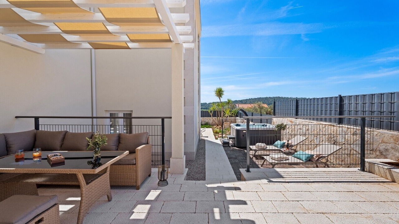 Photo of Outdoor in Grohote