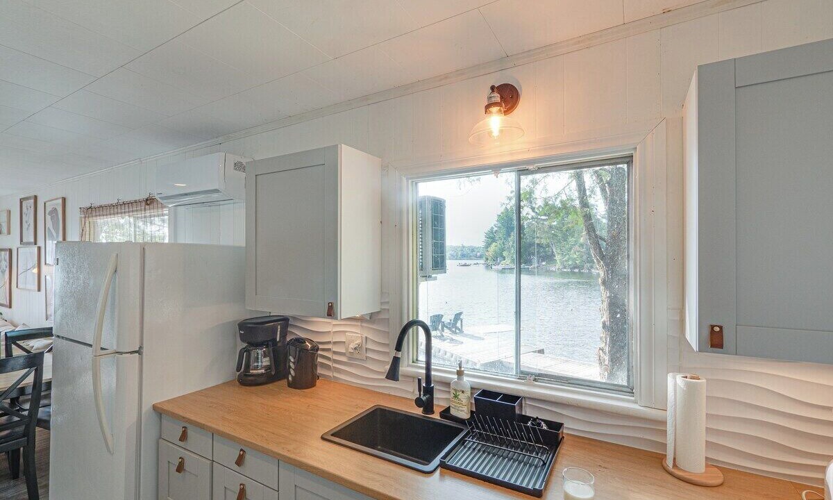Photo of Kitchen in Algonquin Highlands