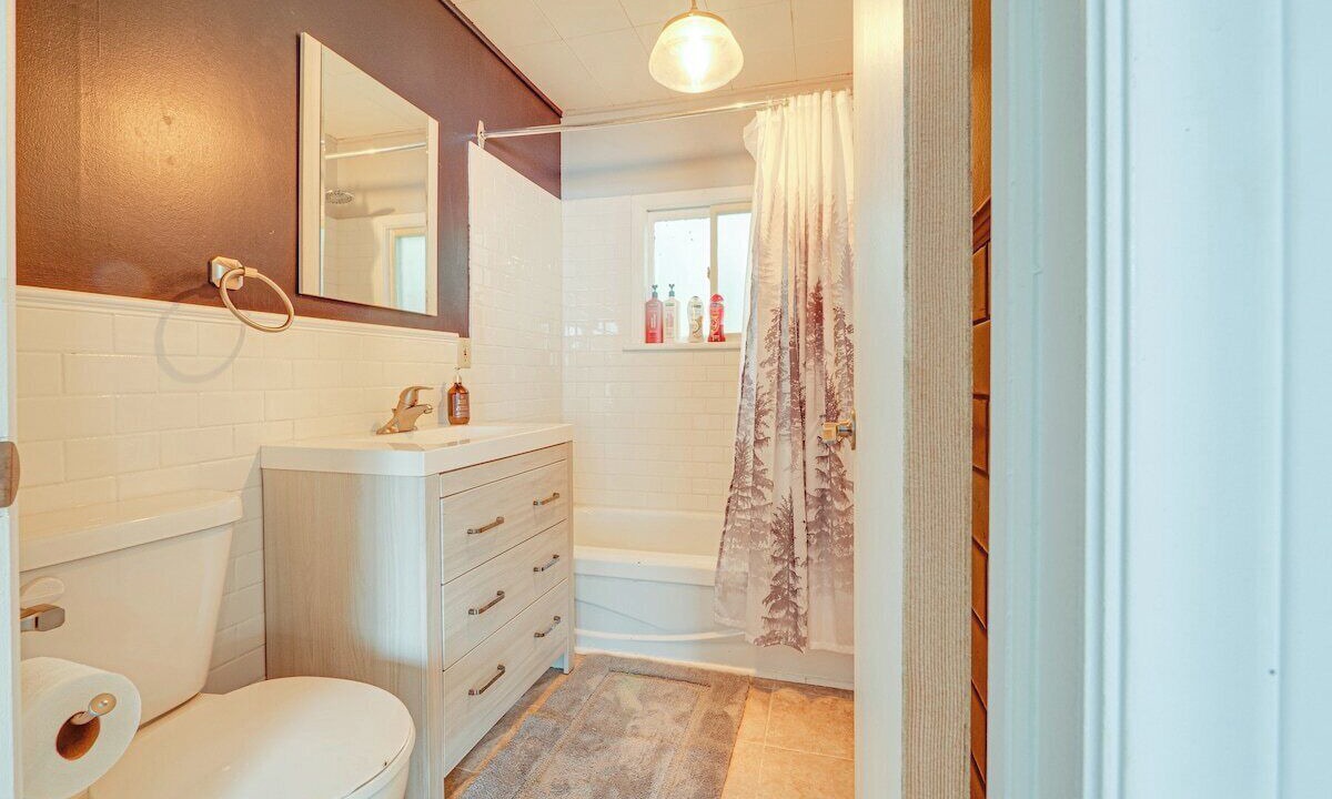 Photo of Bathroom in Algonquin Highlands