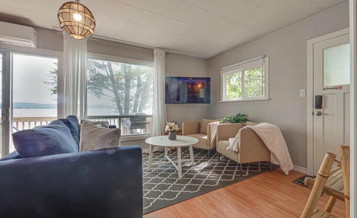 Photo of Livingroom in Algonquin Highlands