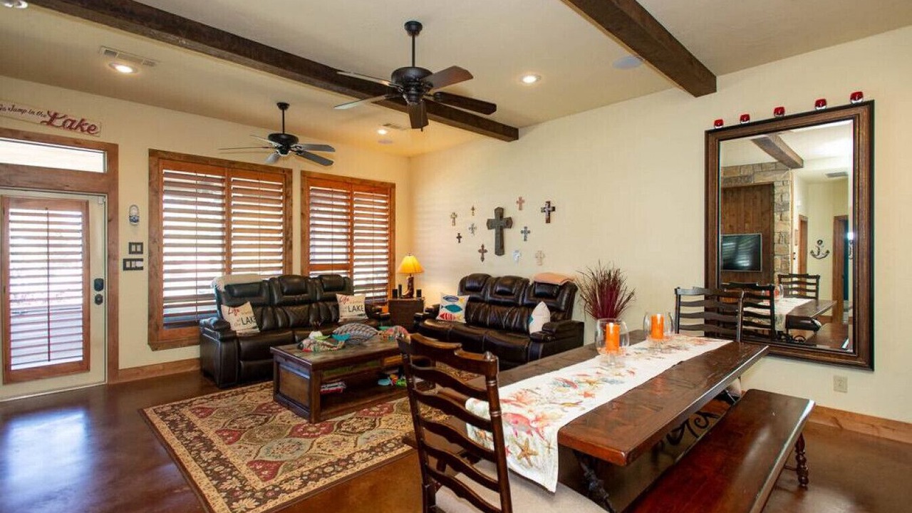 Photo of Livingroom in Carolyn Estates