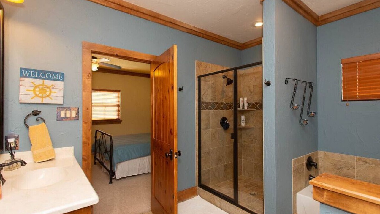 Photo of Bathroom in Carolyn Estates