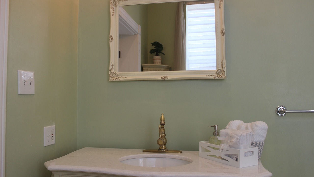 Photo of Bathroom in Lafayette Square