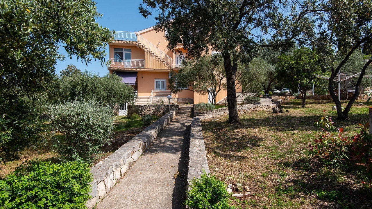 Photo of Outdoor in Loviste