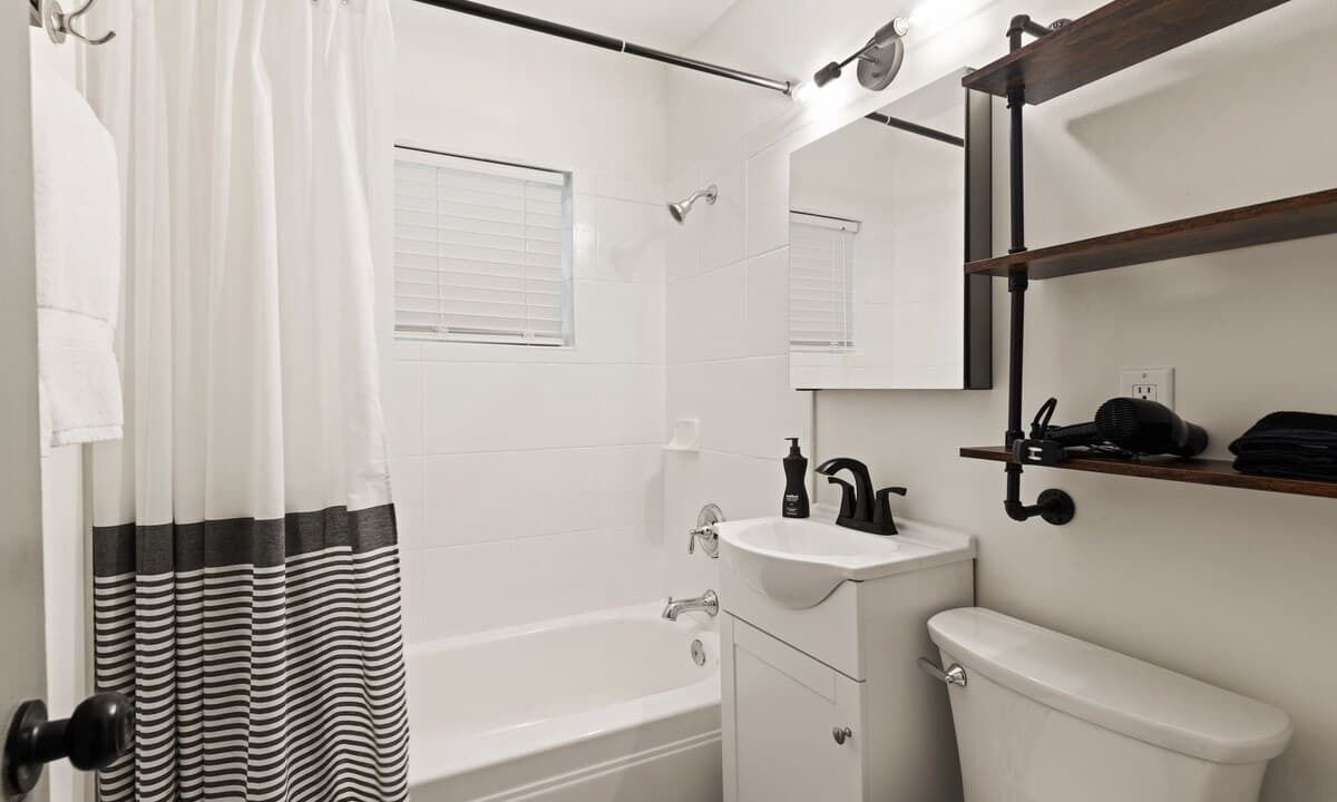 Photo of Bathroom in Country Club Estates