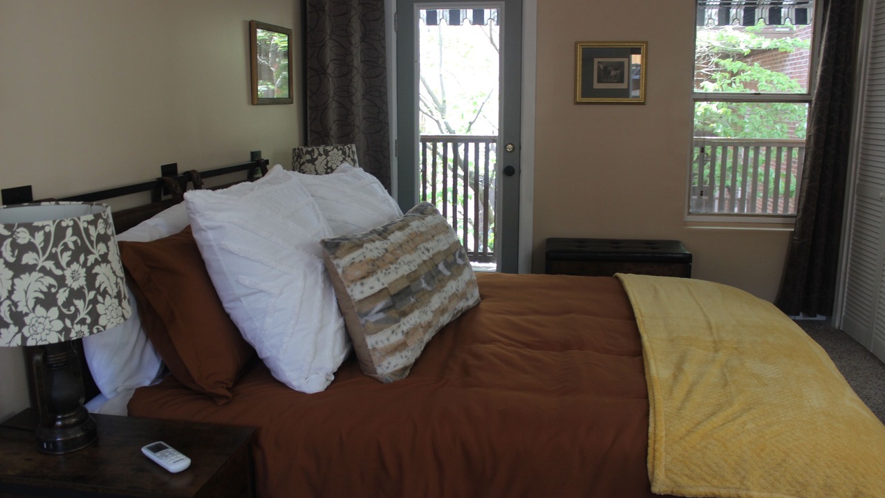 Photo of Bedroom in Lafayette Square