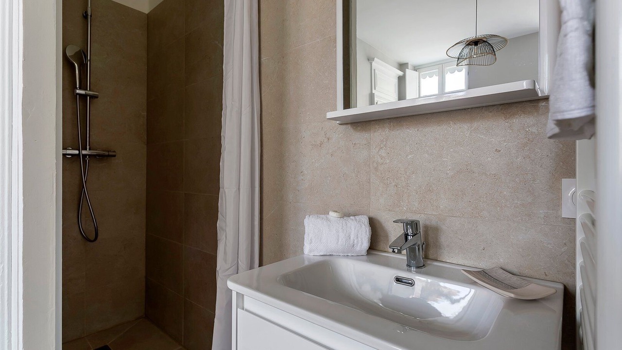 Photo of Bathroom in Carnot - Gailleton