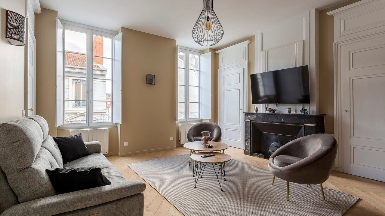 Photo of Livingroom in Carnot - Gailleton