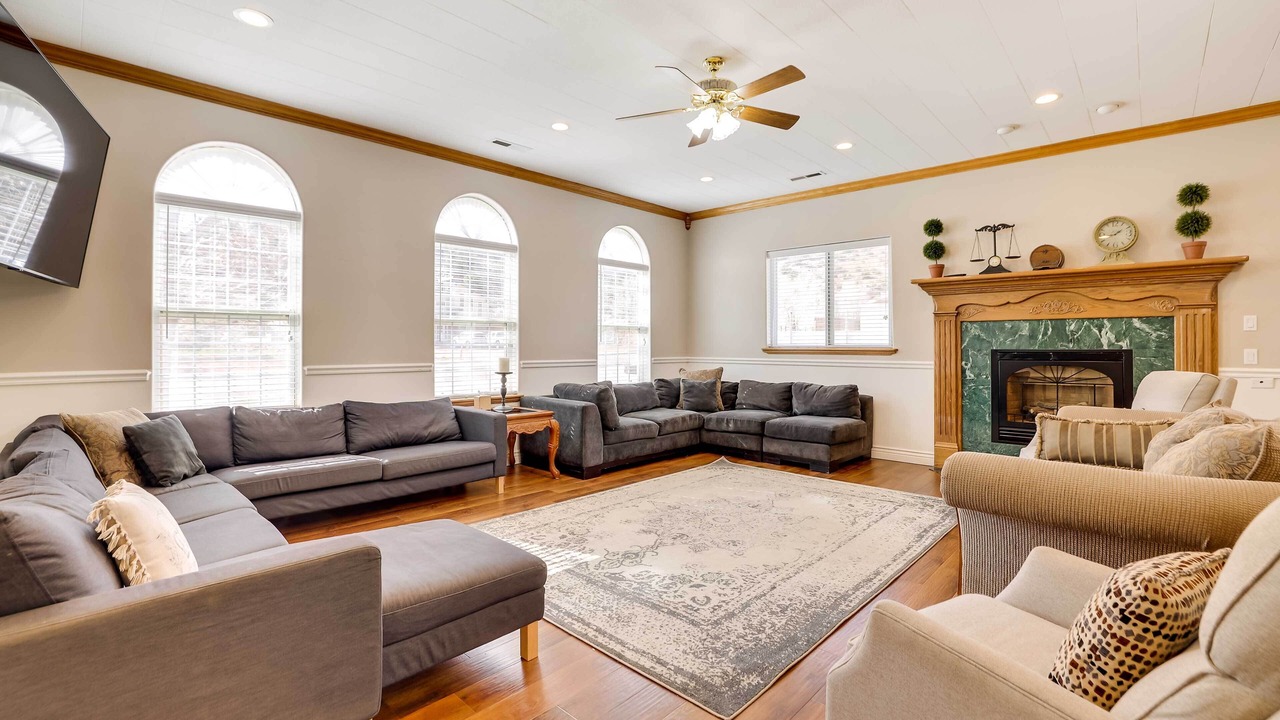 Photo of Livingroom in Hildale