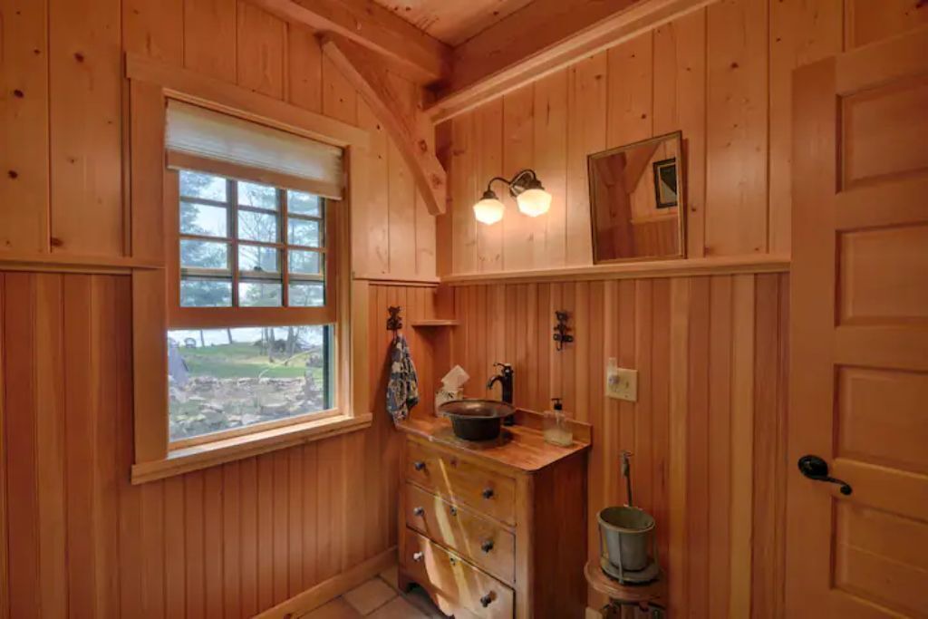 Photo of Bathroom in Brier Hill