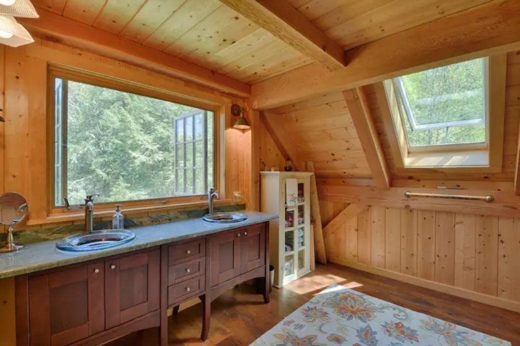 Photo of Bathroom in Brier Hill