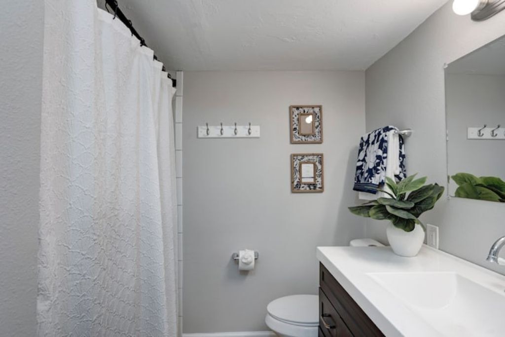 Photo of Bathroom in South Gate Ridge