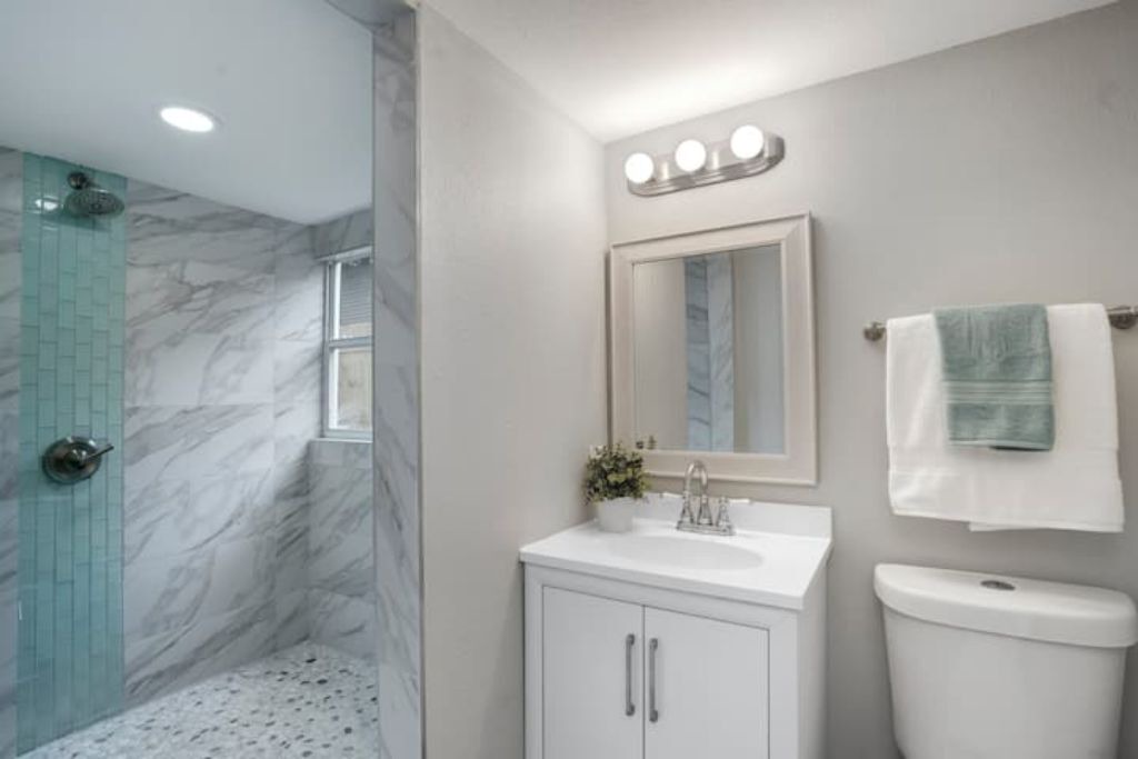 Photo of Bathroom in South Gate Ridge