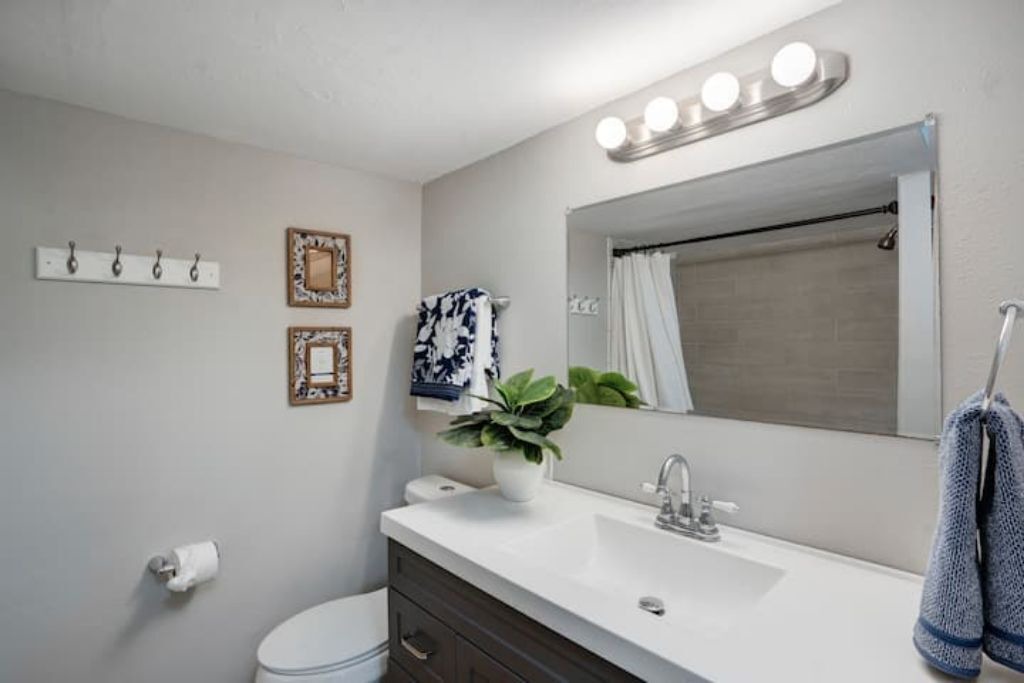 Photo of Bathroom in South Gate Ridge
