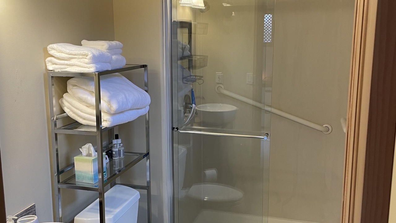 Photo of Bathroom in Los Ranchos de Albuquerque