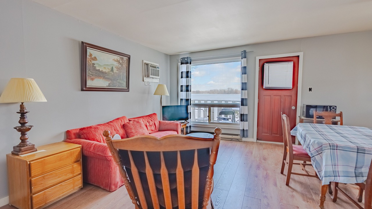 Photo of Livingroom in Frontenac