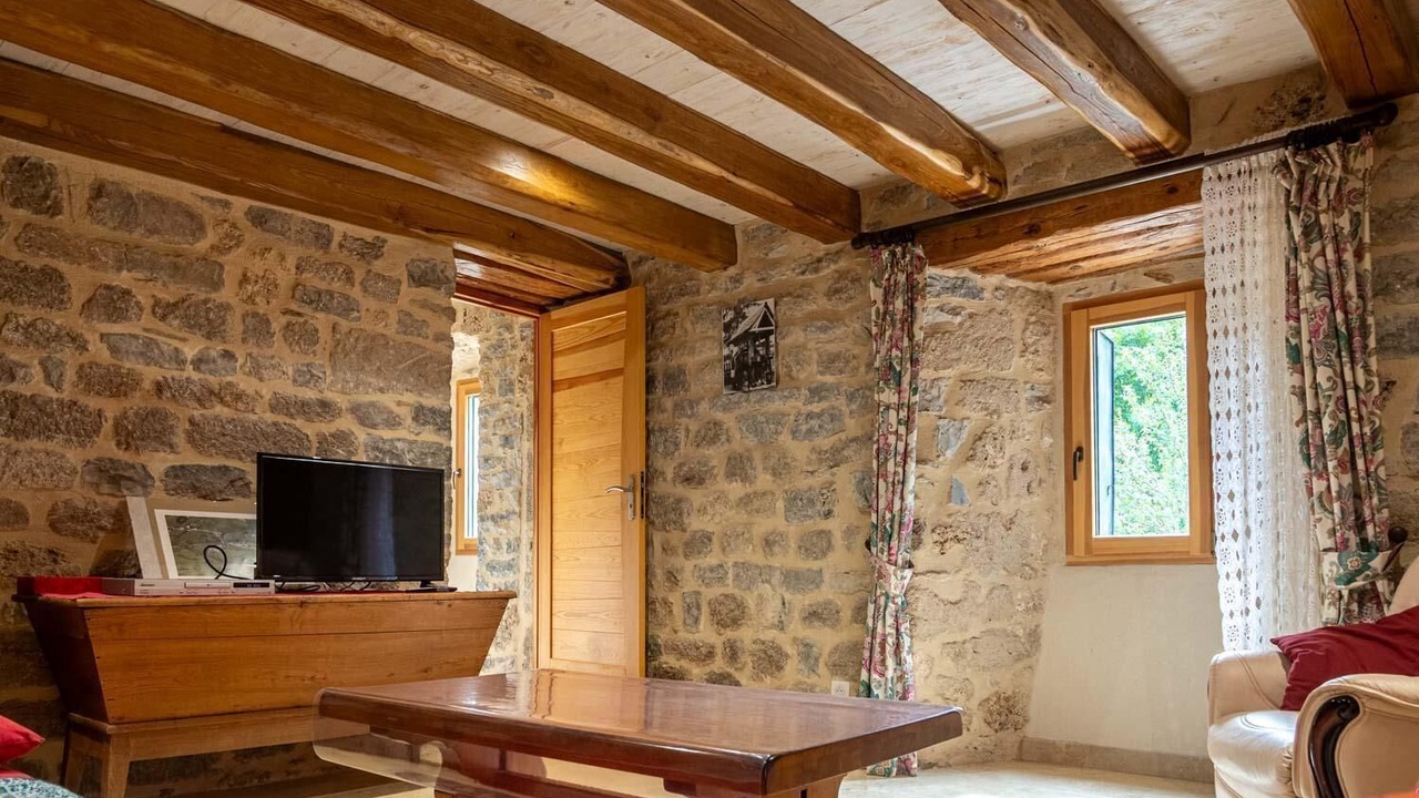 Photo of Livingroom in Saint-Etienne-du-Valdonnez