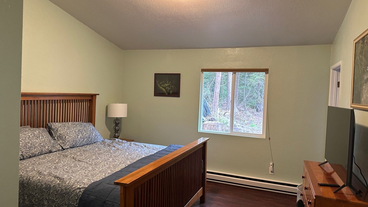 Photo of Bedroom in Crescent City