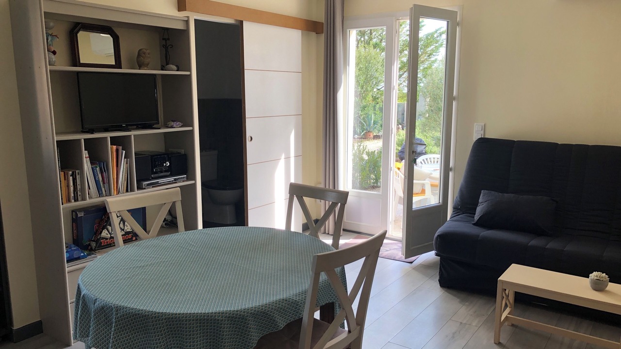 Photo of Livingroom in Saint-Laurent-La-Vernede