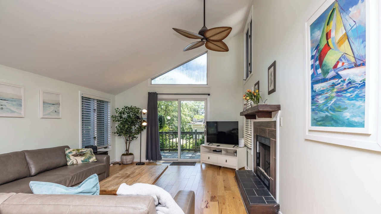 Photo of Livingroom in Northeast Virginia Beach