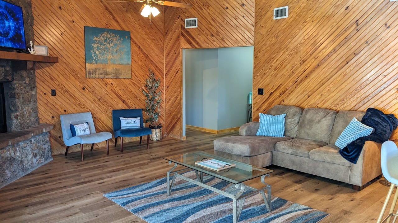 Photo of Livingroom in Camdenton