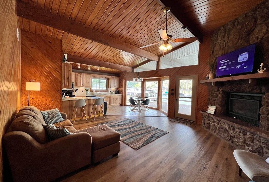 Photo of Livingroom in Camdenton