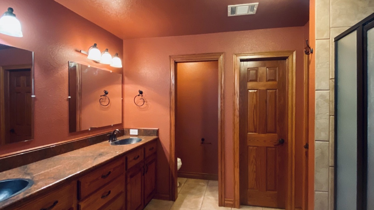 Photo of Bathroom in Leakey