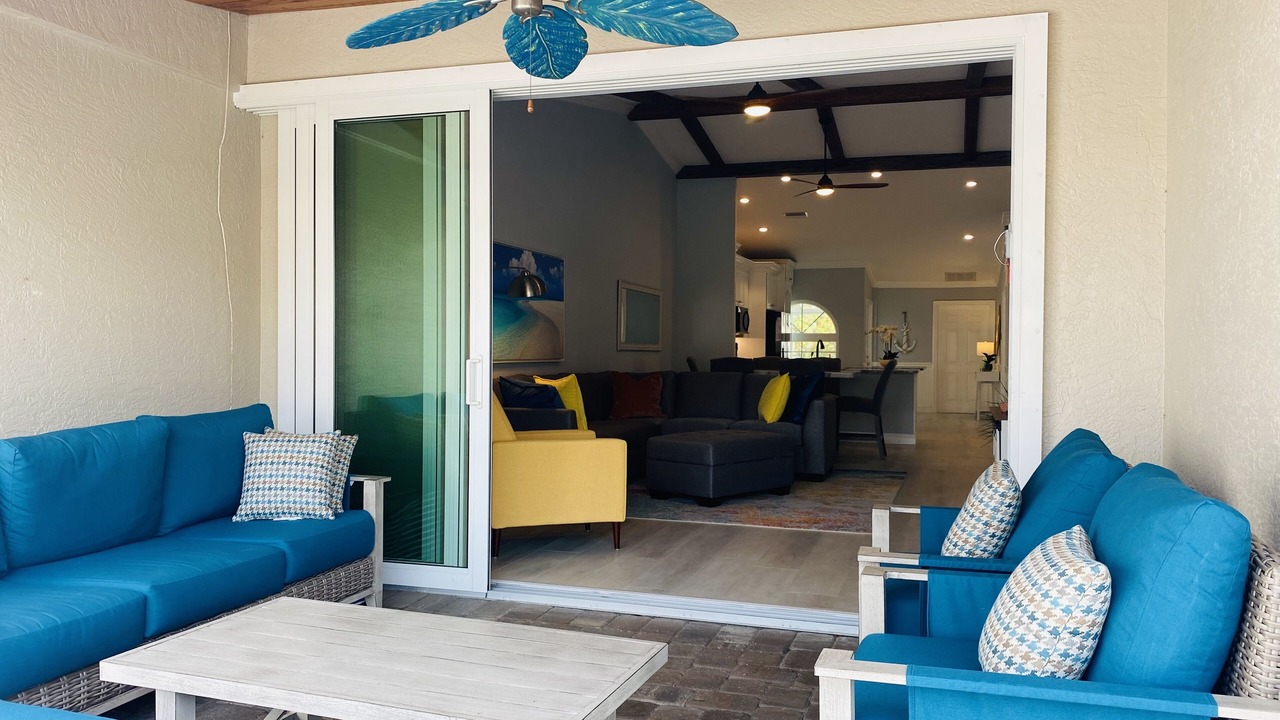 Photo of Livingroom in Vanderbilt Beach