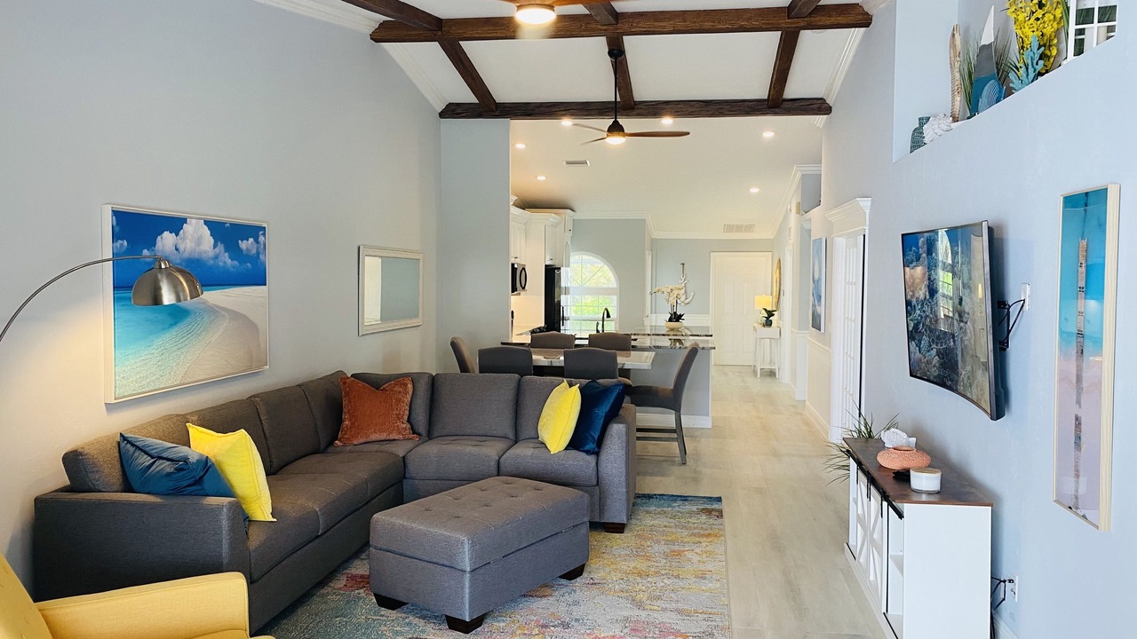 Photo of Livingroom in Vanderbilt Beach