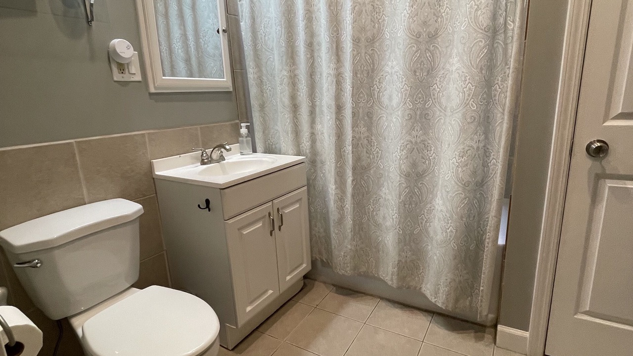 Photo of Bathroom in Lakeview