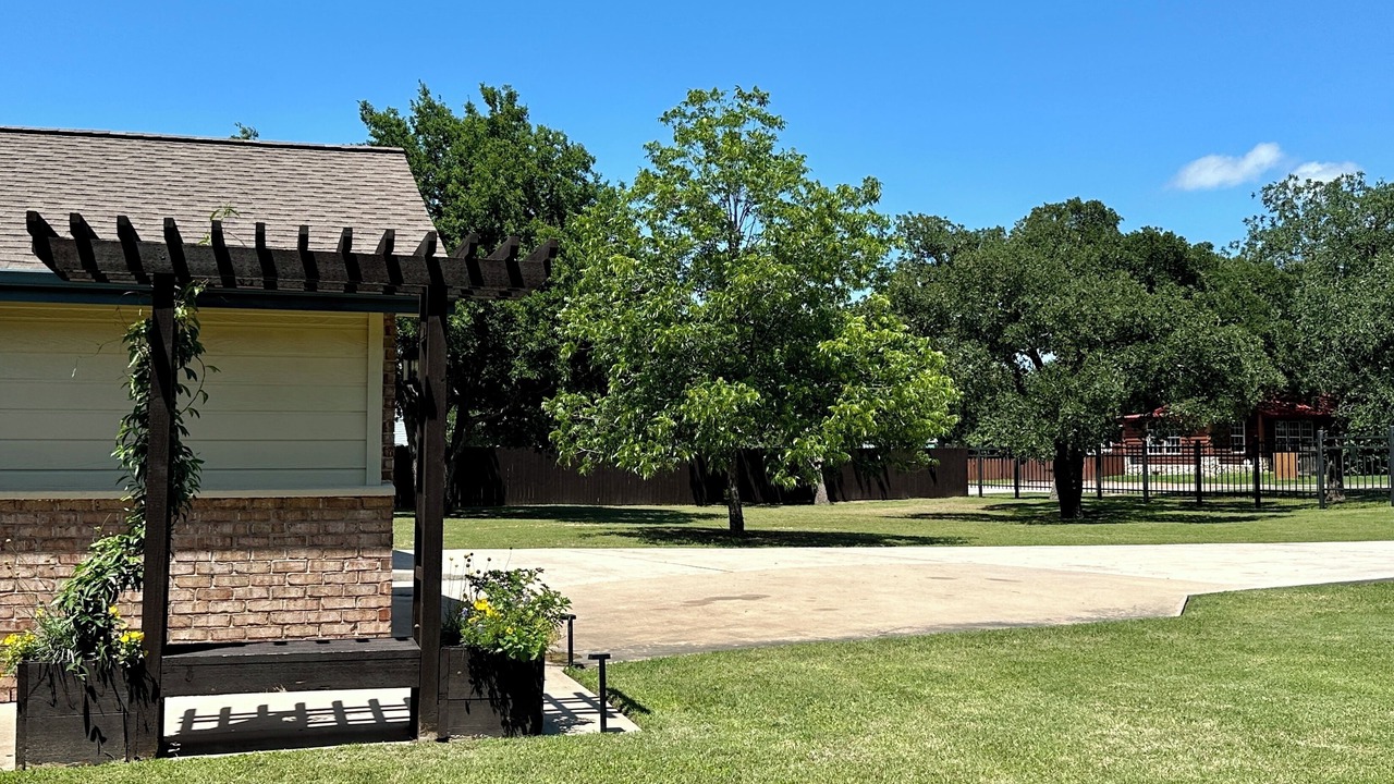 Photo of Outdoor in Buchanan Dam