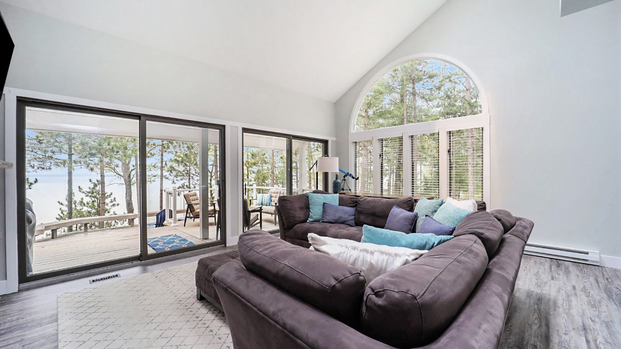 Photo of Livingroom in Higgins Lake