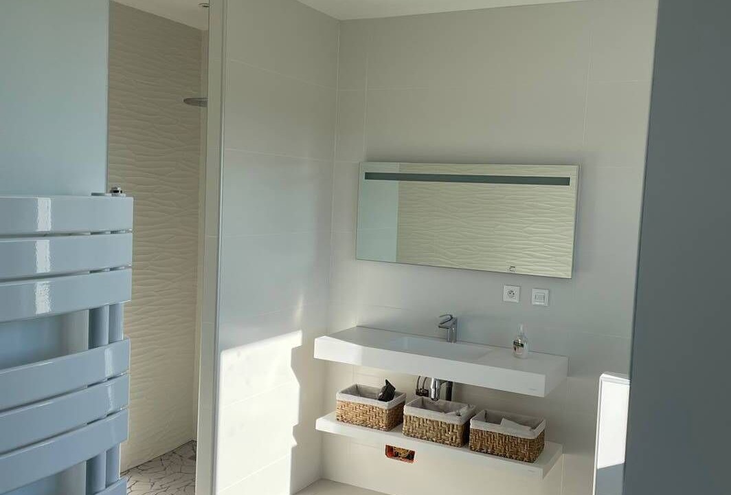Photo of Bathroom in Saint Alban Auriolles